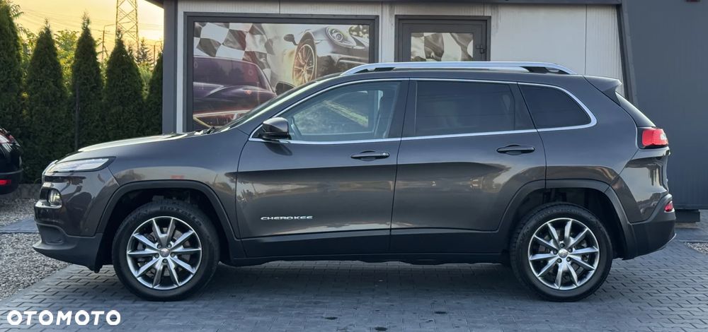 Jeep Cherokee - 8
