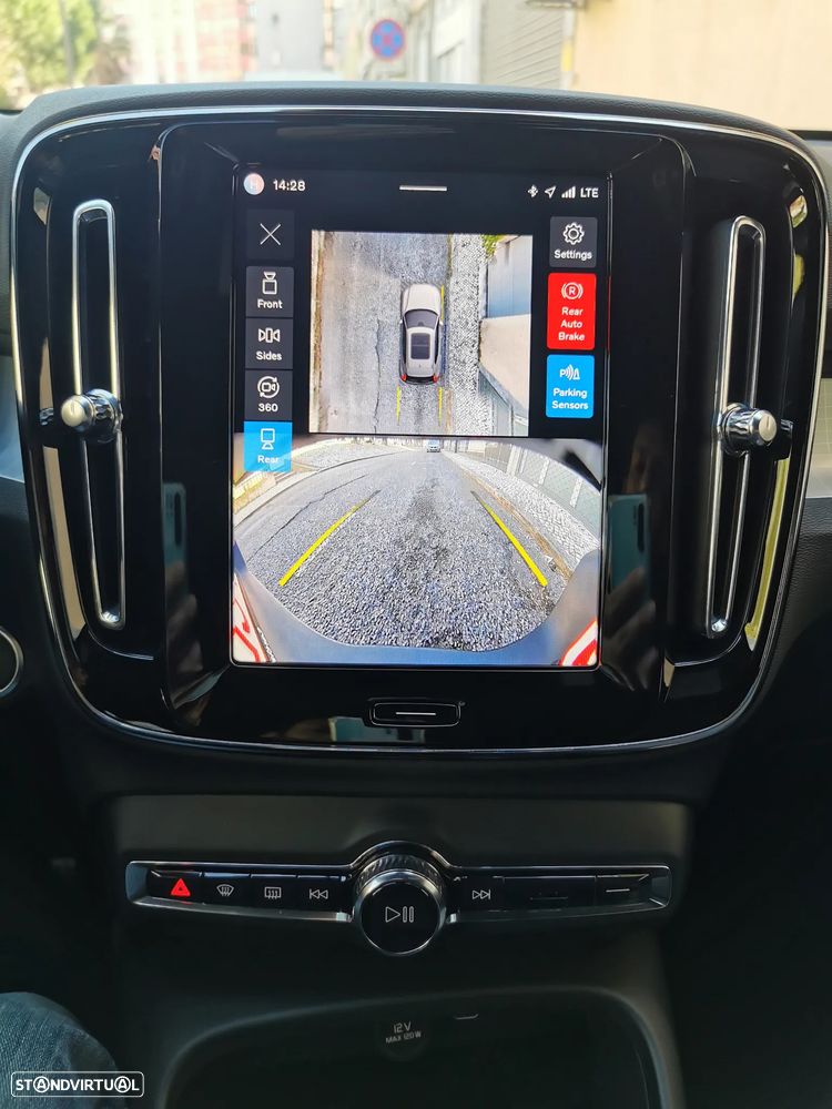 Volvo XC 40 2.0 B3 Plus Dark - 26