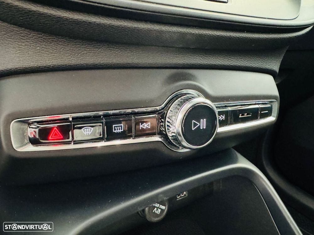 Volvo XC 40 1.5 T2 Momentum Core - 19