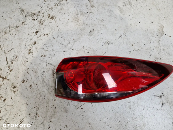 Mazda 6 sedan 013r. lampa prawa tylna.