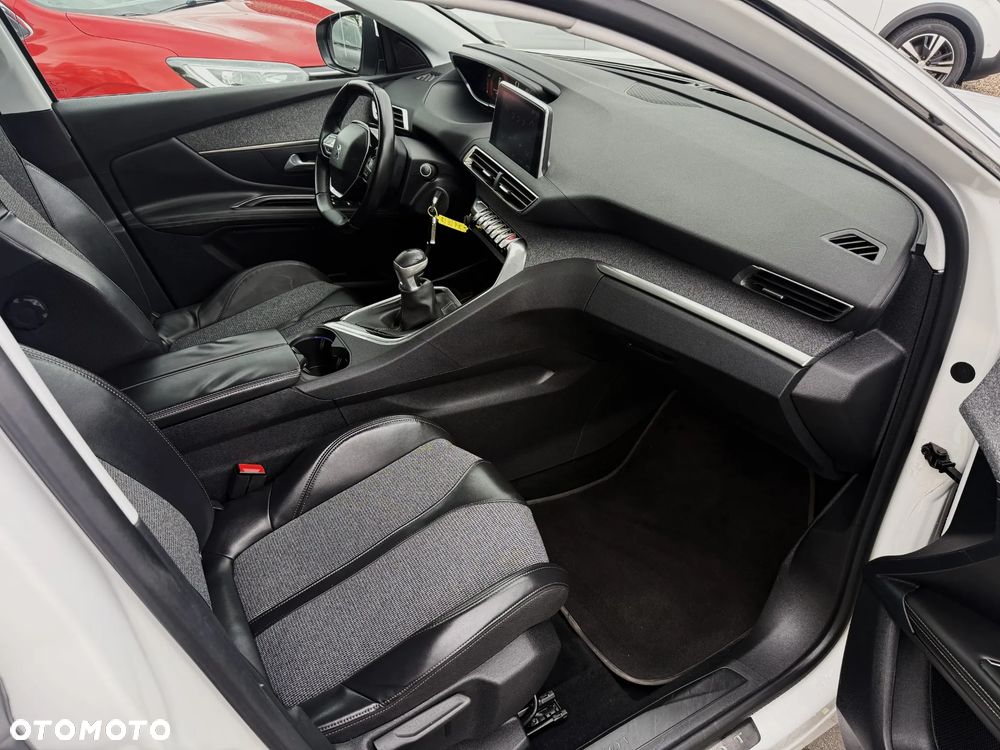Peugeot 3008 PureTech 130 Stop & Start GPF Allure Business-Paket - 13