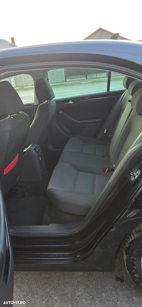 Volkswagen Jetta 2.0 TDI DSG BlueMotion Technologie Allstar - 2