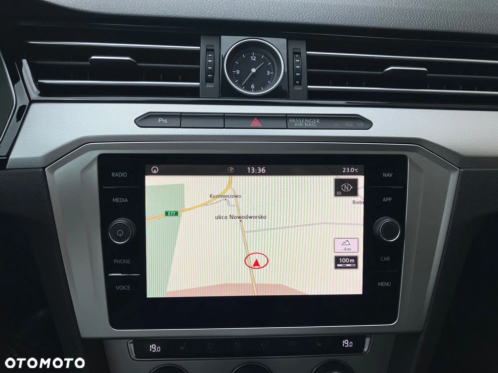 Volkswagen Passat - 25