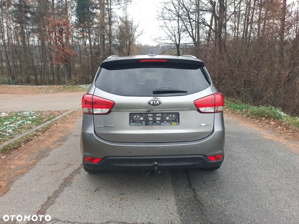 Kia Carens - 8