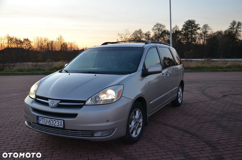 Toyota Sienna - 1