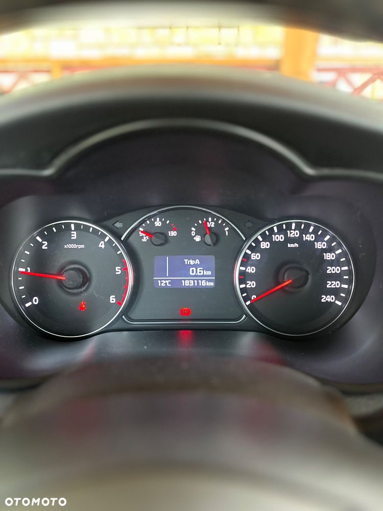 Kia Carens 1.7 CRDi M 7os EU6 - 25