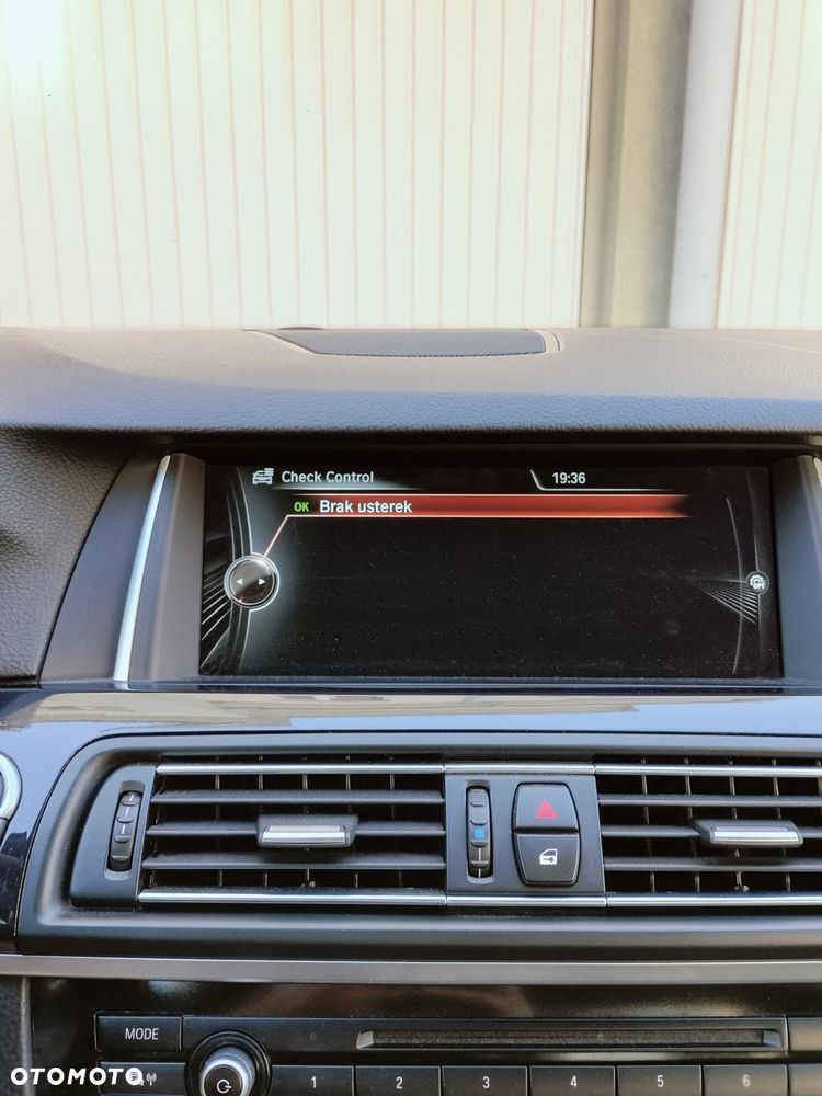 BMW Seria 5 520d xDrive - 14