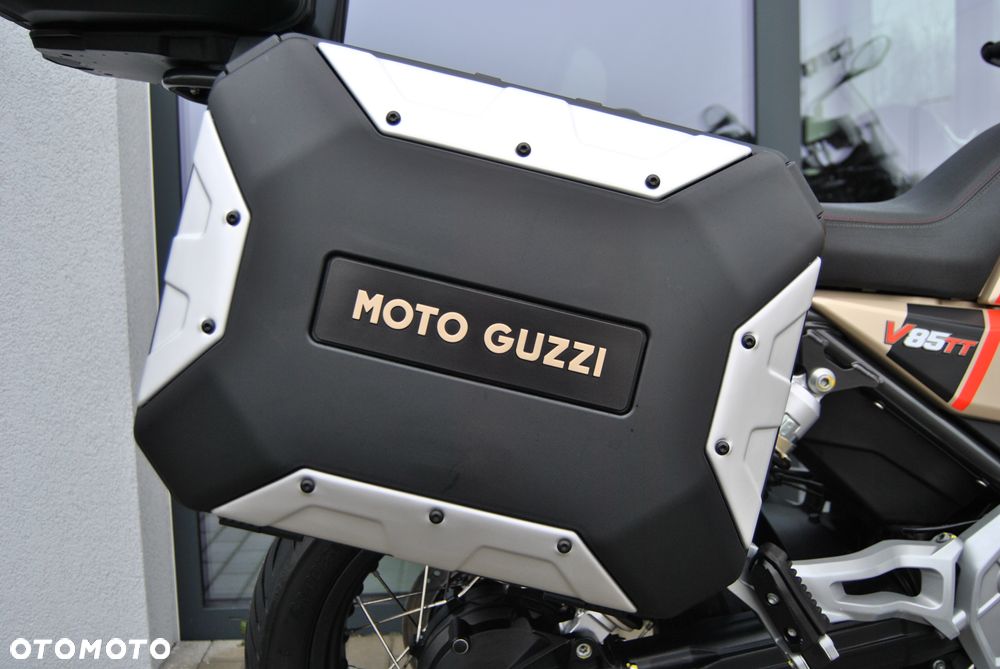 Moto Guzzi V85 - 23
