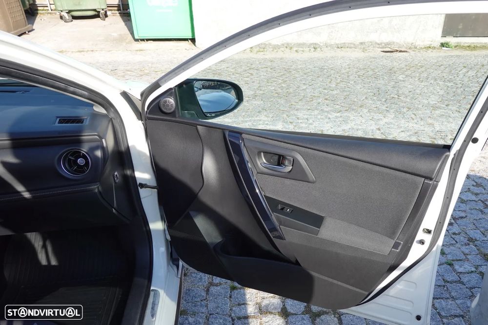 Toyota Auris Touring Sports 1.8 HSD Freestyle - 13