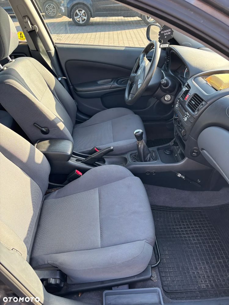 Nissan Almera - 4