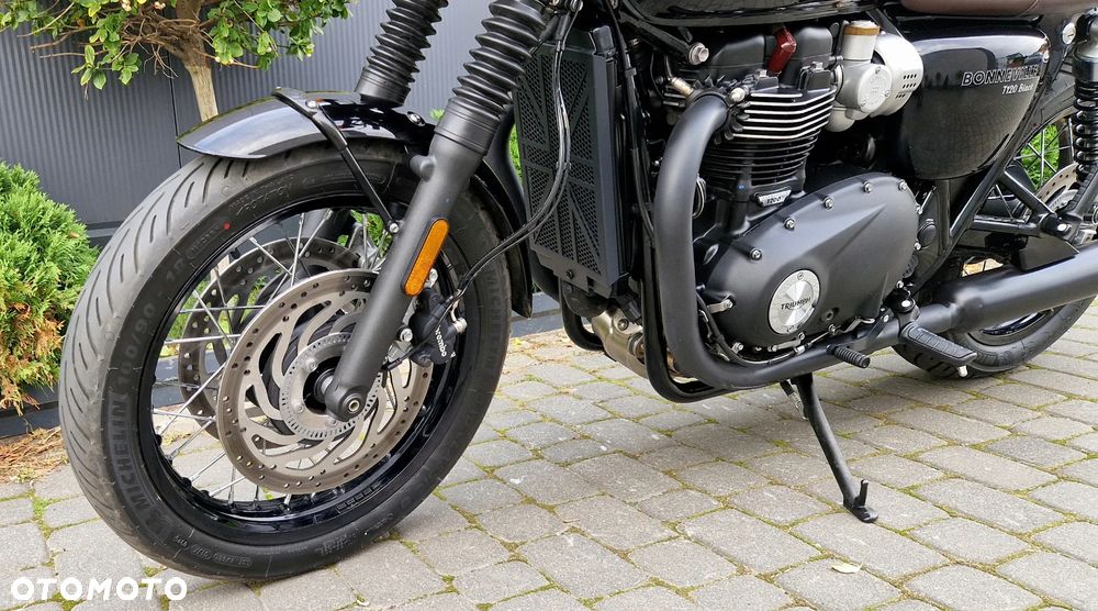 Triumph Bonneville - 23