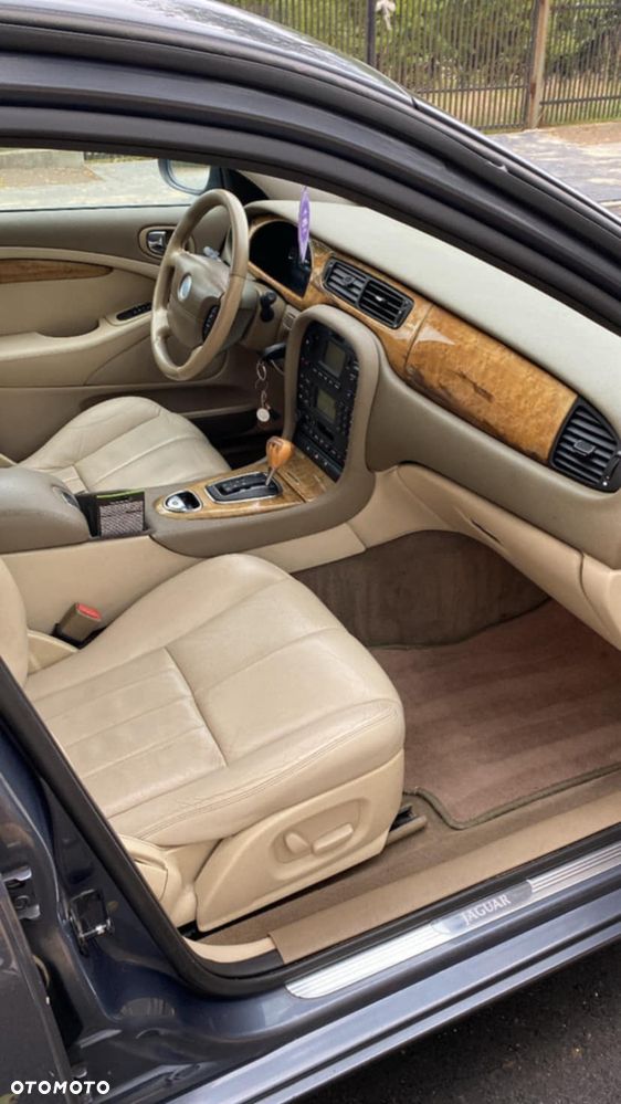 Jaguar S-Type - 11