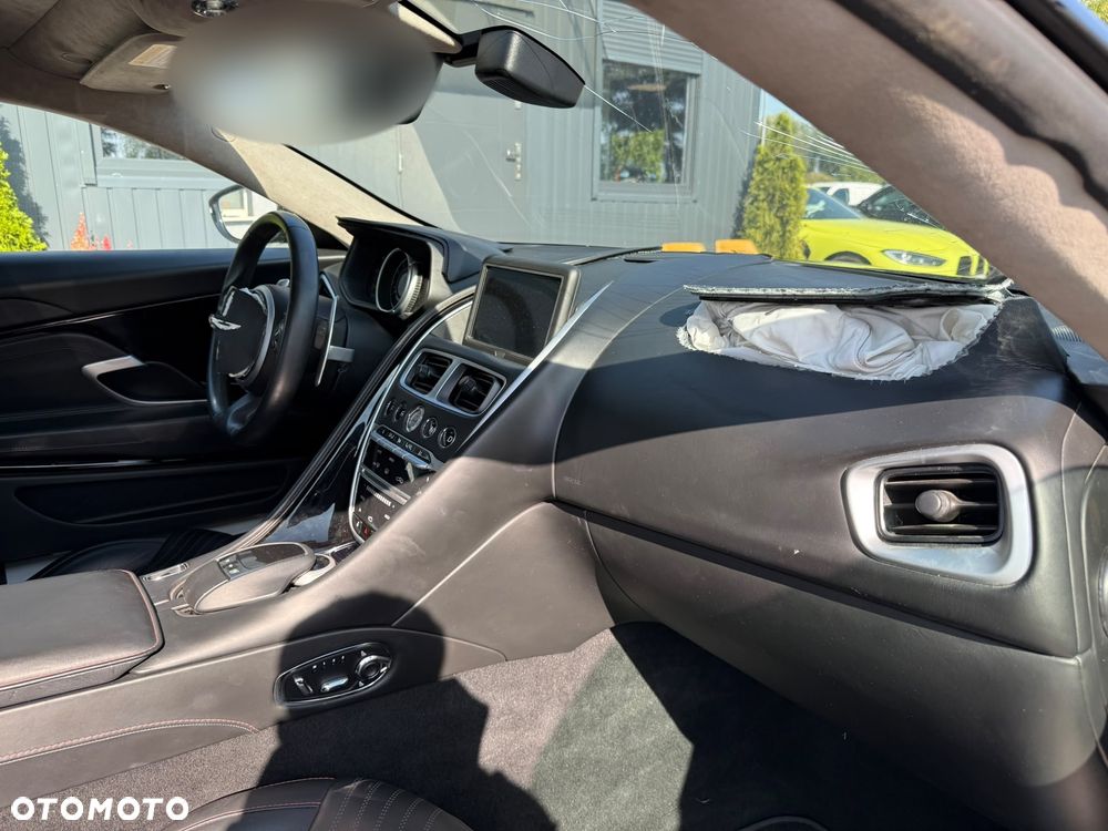 Aston Martin DB11 - 15