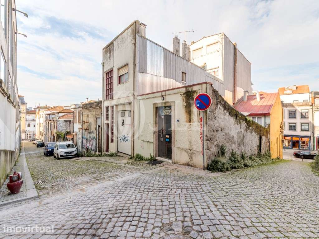 Prédio para reabilitação, na baixa do Porto - Grande imagem: 3/24