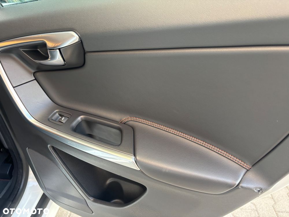 Volvo XC 60 D3 Geartronic Ocean Race - 32