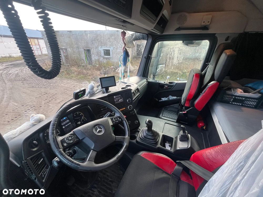 Mercedes-Benz Arocs - 12