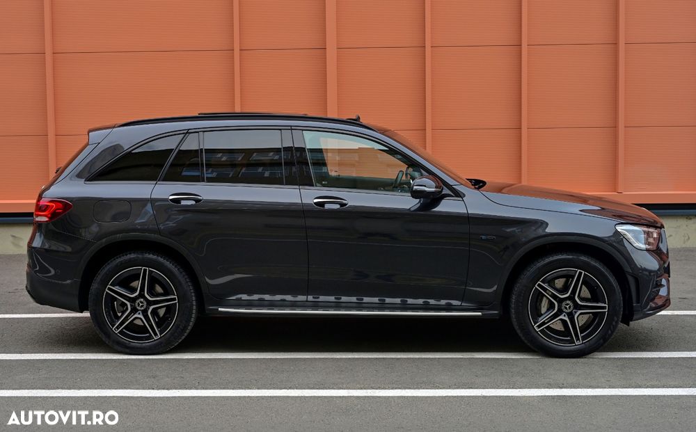 Mercedes-Benz GLC 300 e 4Matic 9G-TRONIC AMG Line Plus - 37