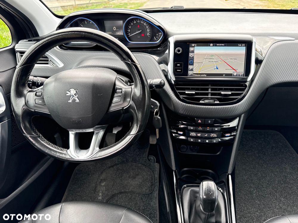 Peugeot 2008 1.2 Pure Tech Allure S&S - 22