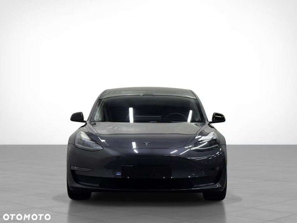 Tesla Model 3 - 3