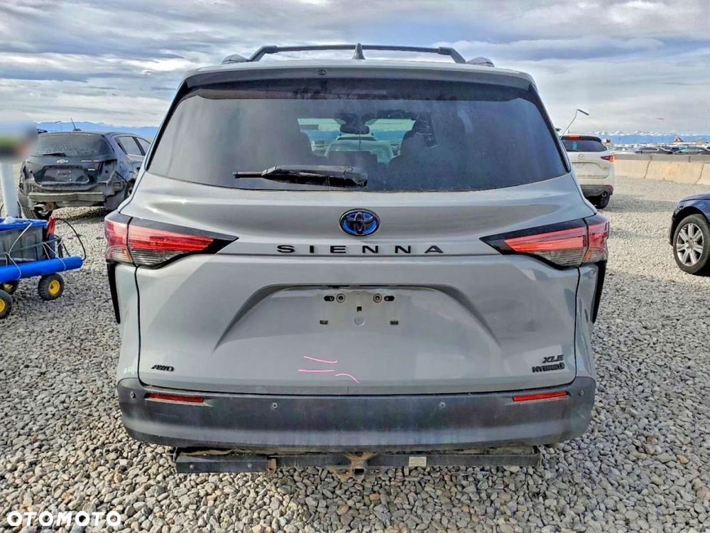 Toyota Sienna - 3