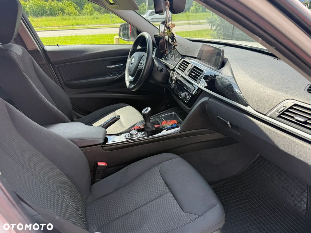 BMW Seria 3 318d M Sport Shadow - 37