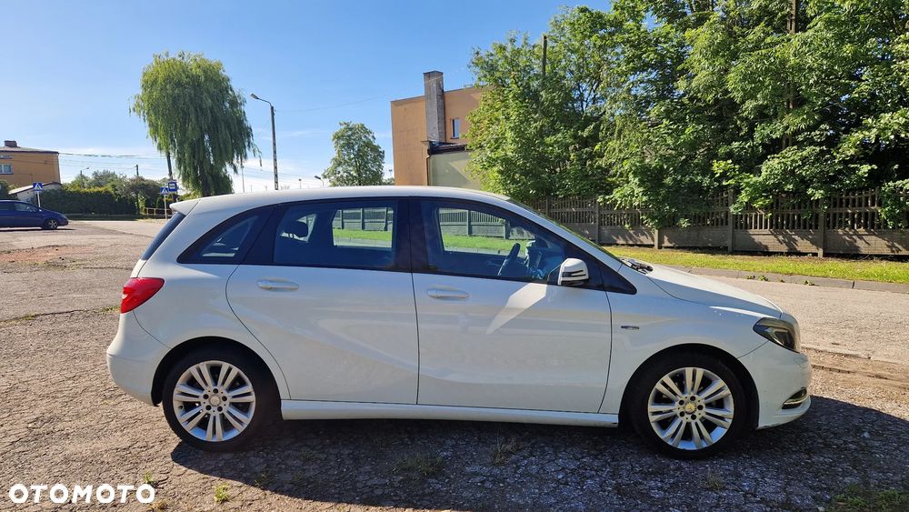 Mercedes-Benz Klasa B 180 (BlueEFFICIENCY) - 3