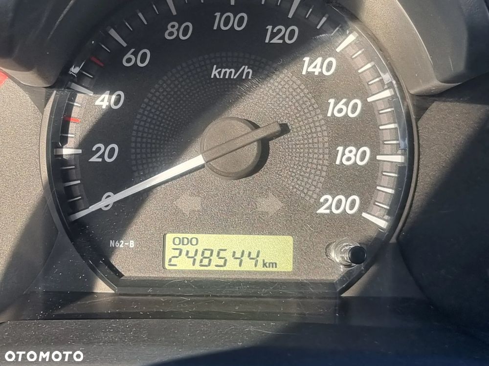 Toyota Hilux - 32