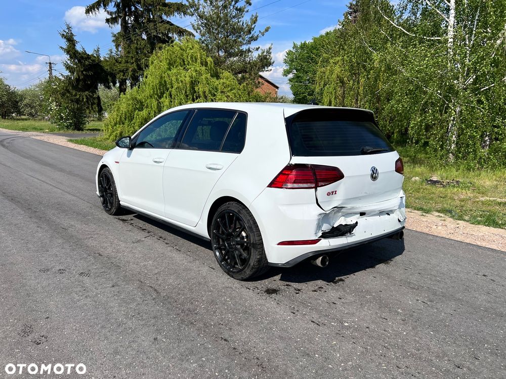 Volkswagen Golf - 4