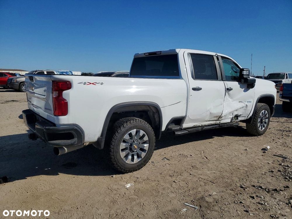 Chevrolet Silverado - 4