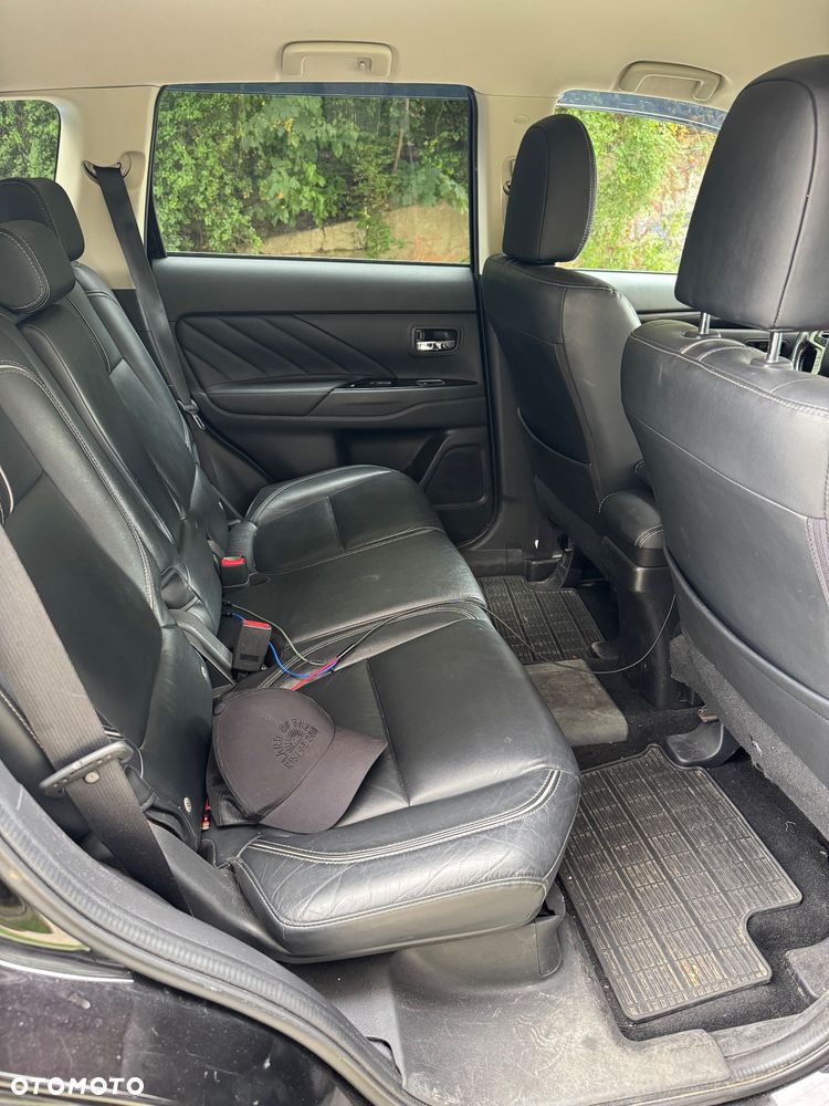Mitsubishi Outlander Instyle NAVI + - 10