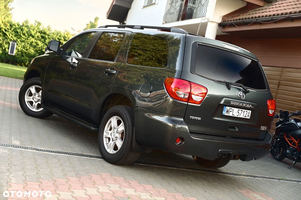 Toyota Sequoia 2009 photo 2