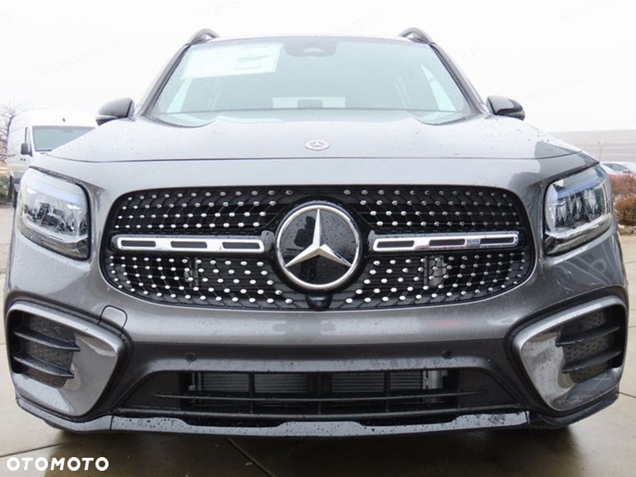 Mercedes-Benz GLB 250 4-Matic AMG Line 8G-DCT - 2