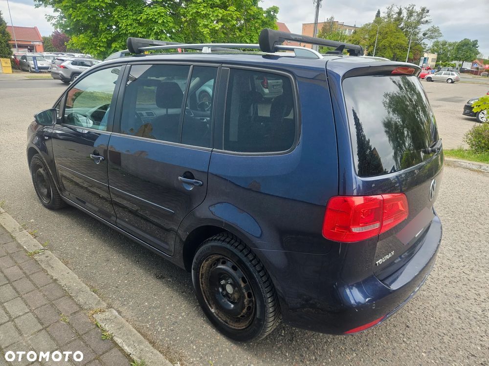 Volkswagen Touran - 10