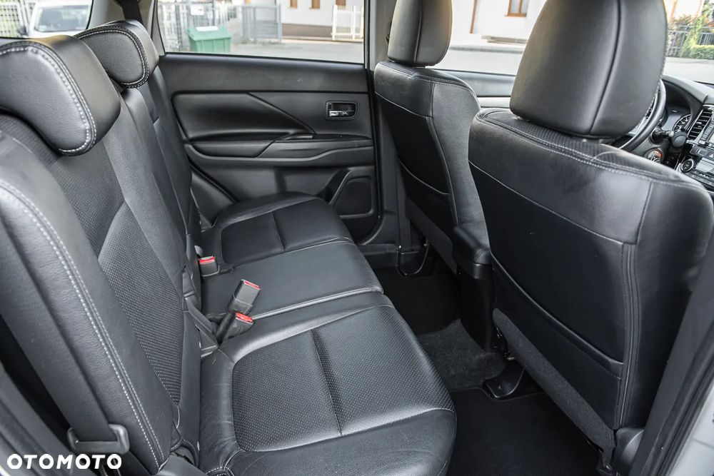 Mitsubishi Outlander 2.2 DI-D 4WD Diamant Edition - 28