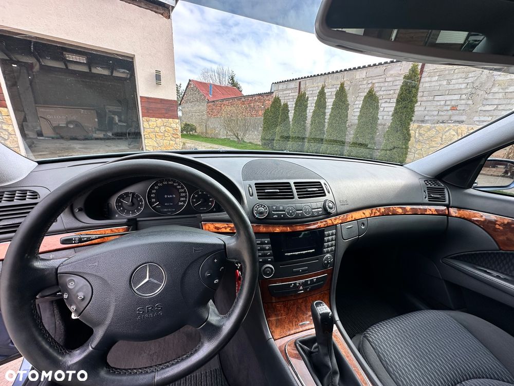 Mercedes-Benz Klasa E 240 Elegance - 21