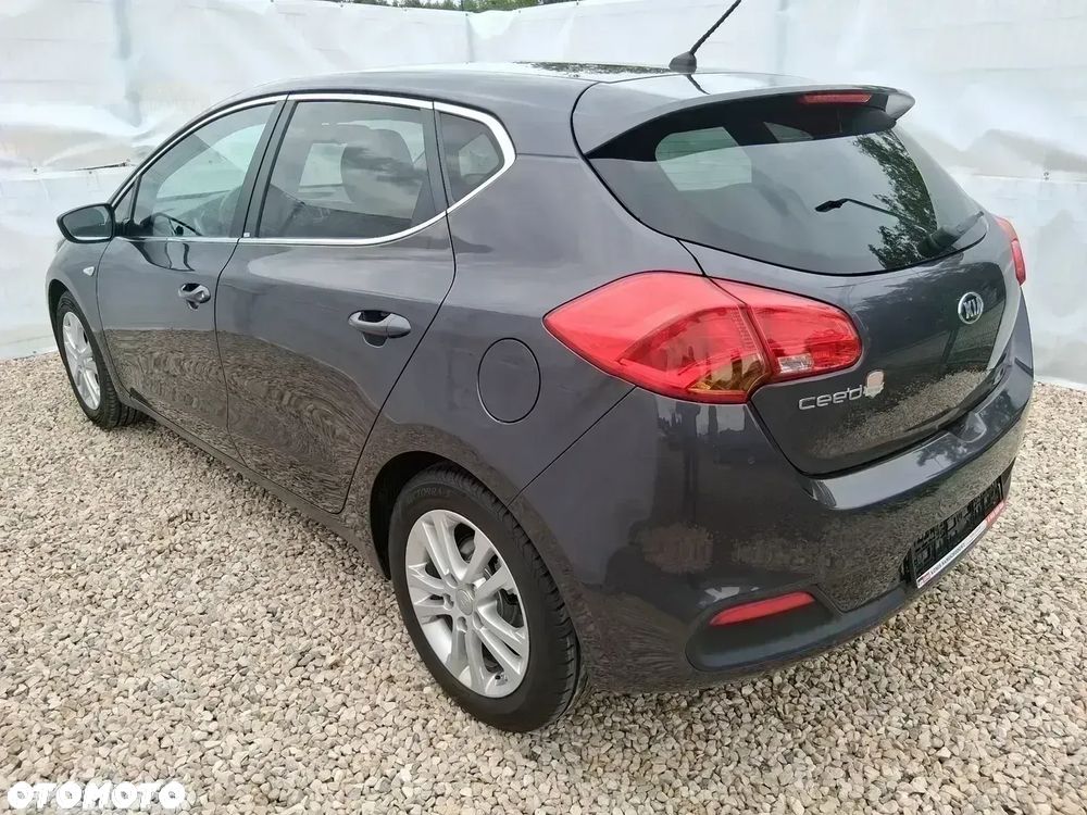Kia Ceed 1.6 GDI Fifa World Cup Edition - 6
