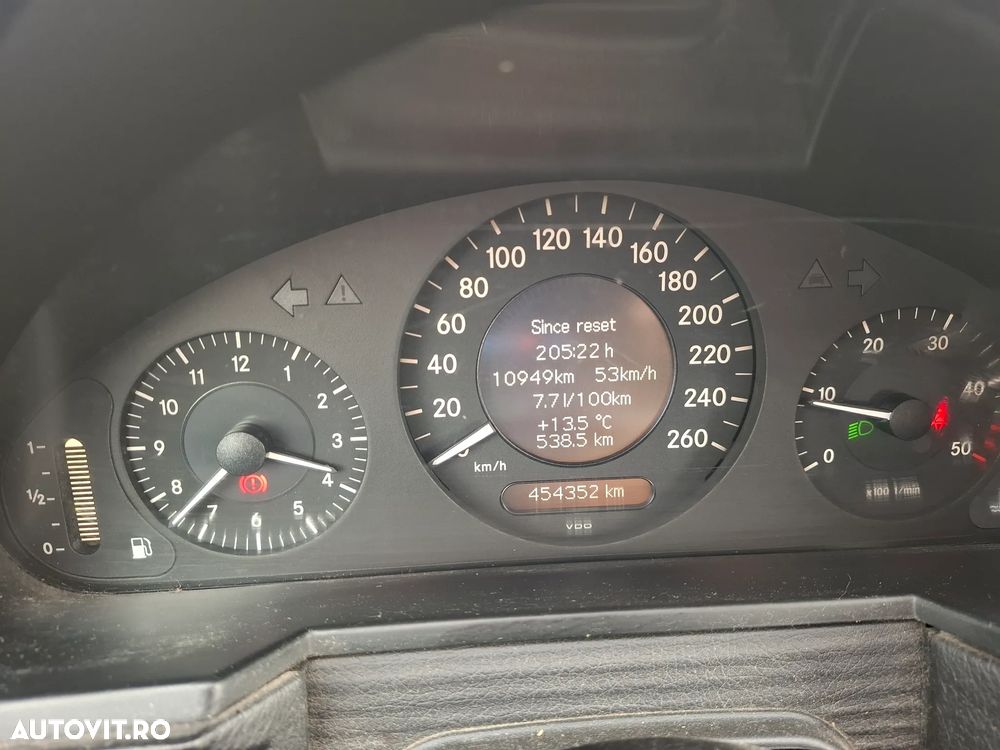 Mercedes-Benz E - 8