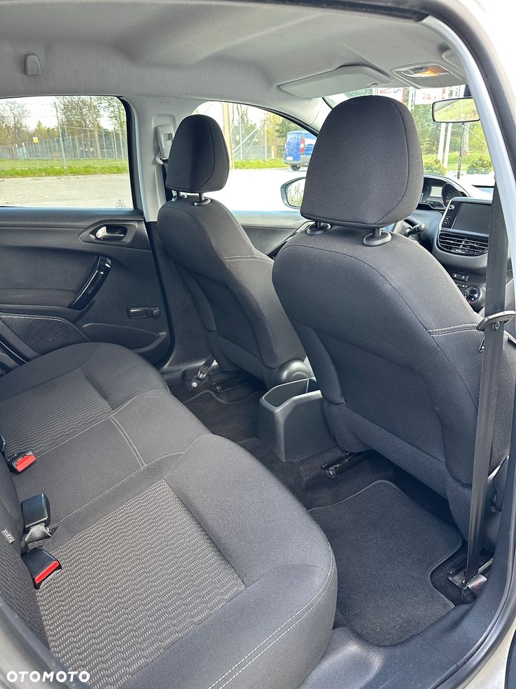 Peugeot 208 82 PureTech Style - 10