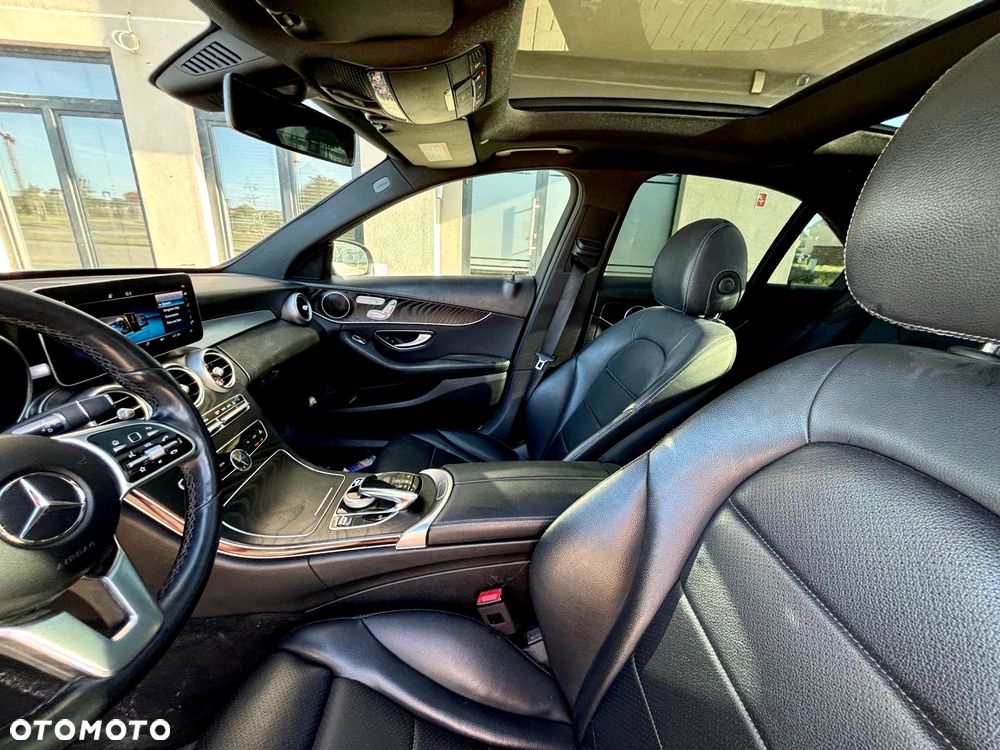 Mercedes-Benz Klasa C 300 4Matic 9G-TRONIC AMG Line - 19