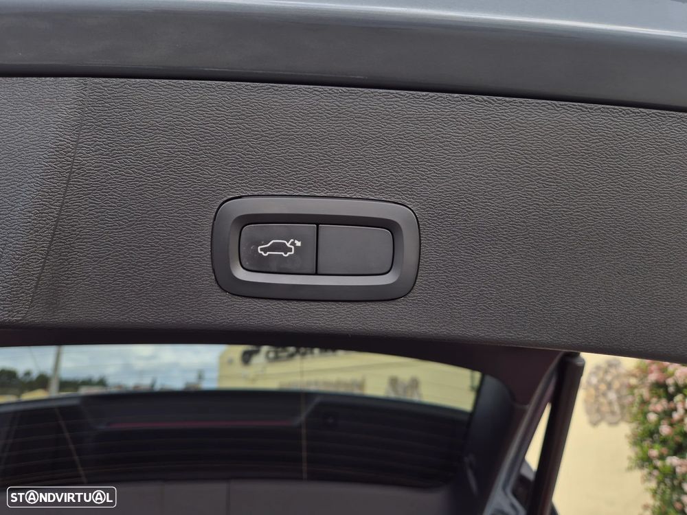 Volvo XC 40 2.0 D3 Momentum Plus - 46