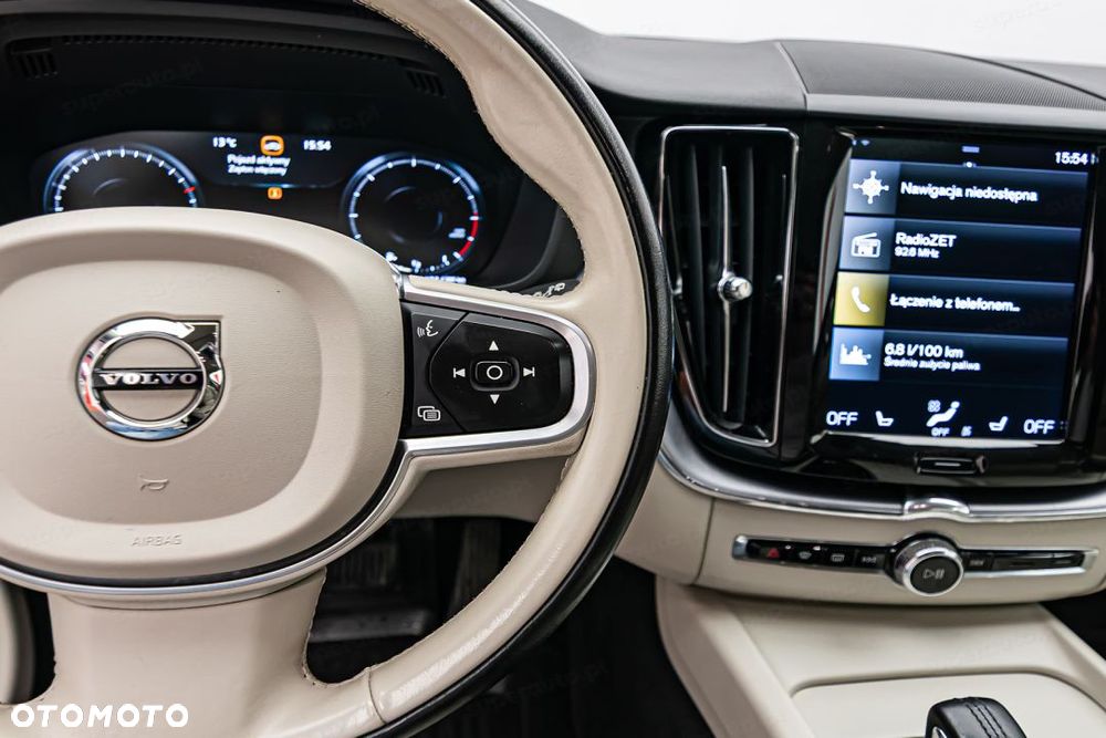 Volvo XC 60 B4 D AWD Momentum Pro - 17