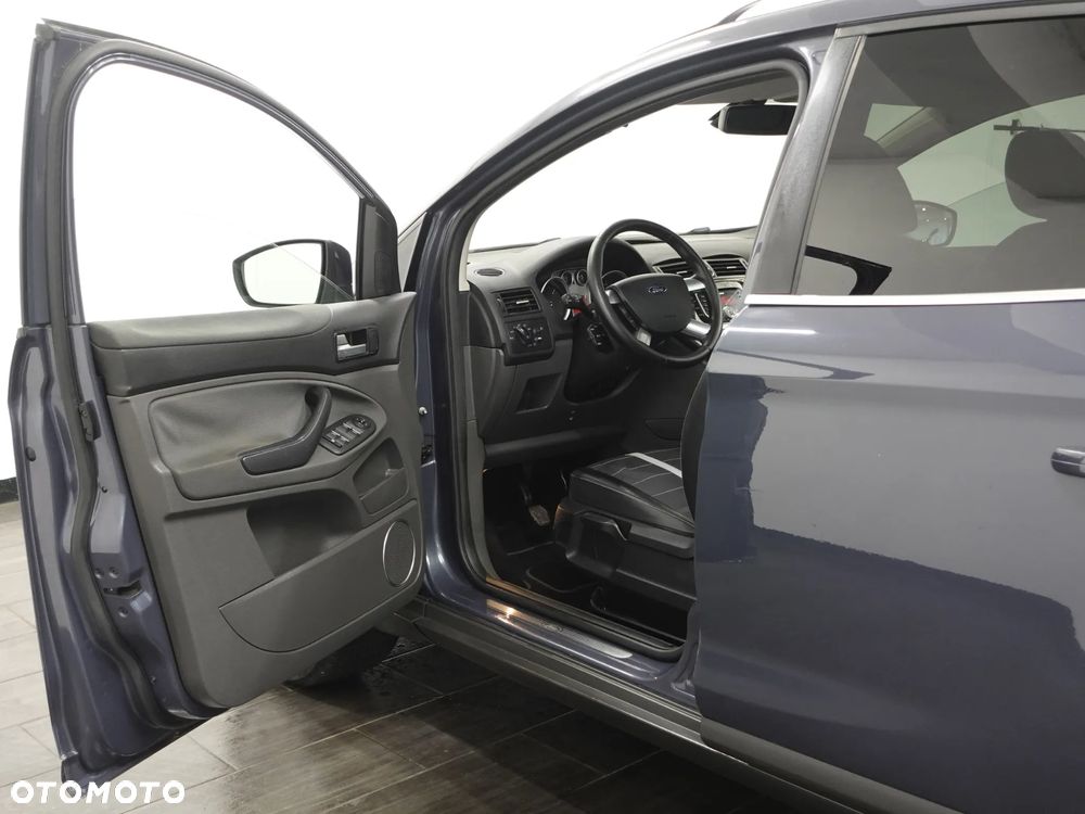 Ford Kuga - 16
