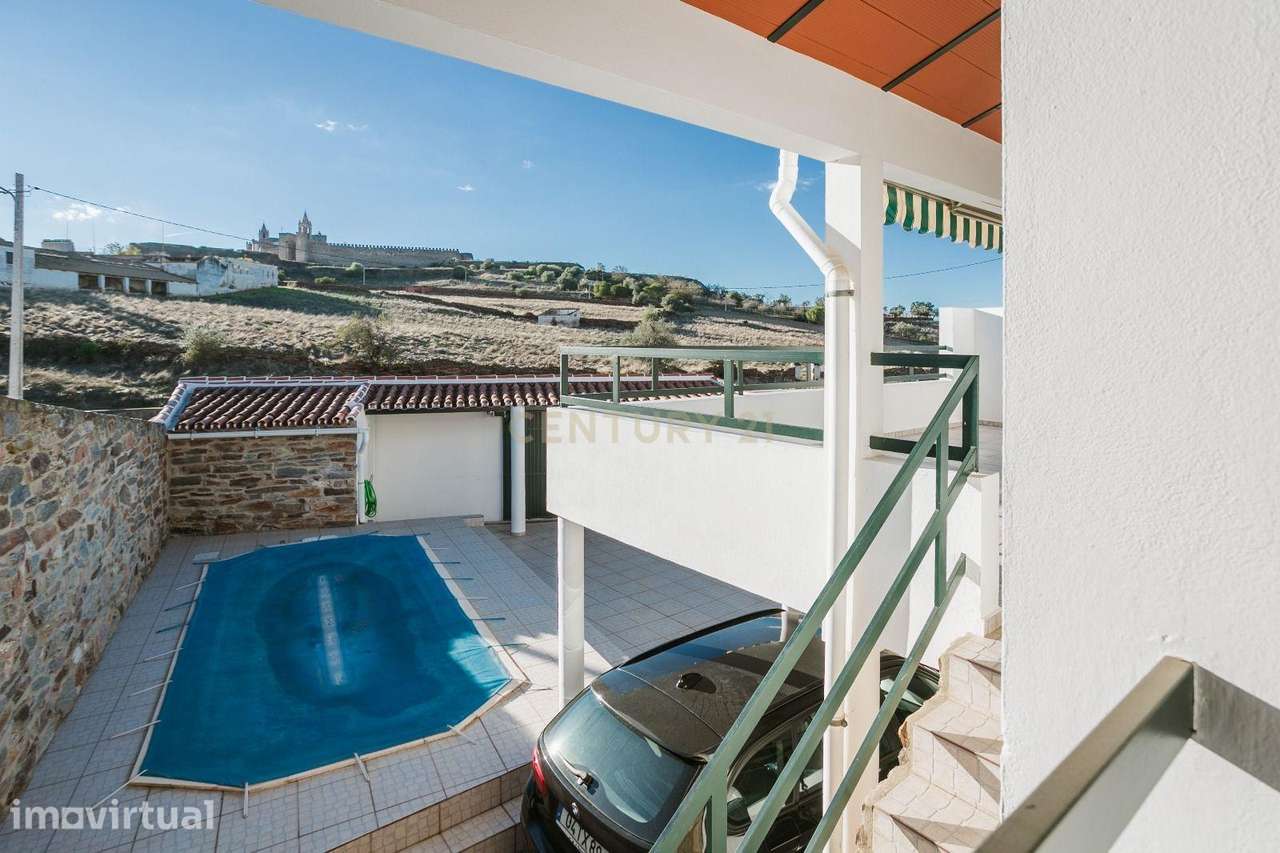 Moradia T3 em Mourão com piscina e vista para o Castelo - Grande imagem: 5/27