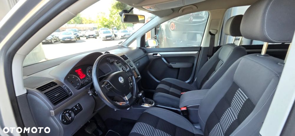 Volkswagen Touran 2.0 TDI DPF DSG Highline - 26