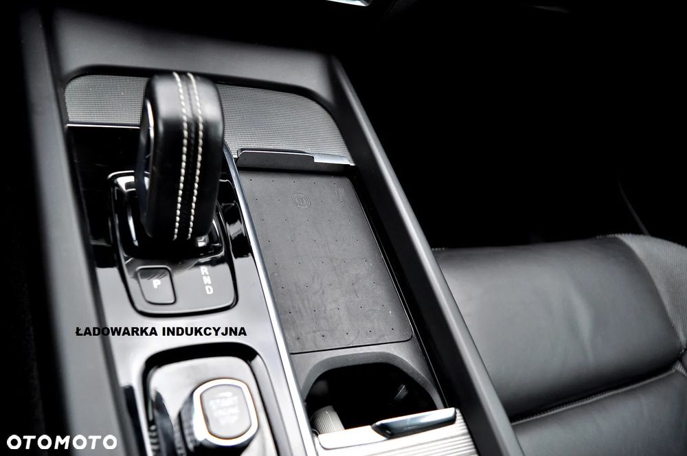 Volvo XC 60 B4 D Plus Dark - 31