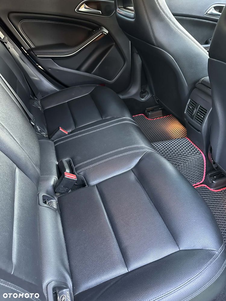 Mercedes-Benz CLA 250 7G-DCT - 11