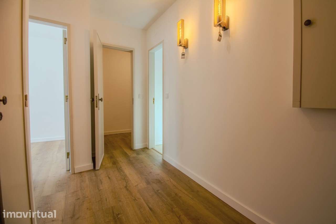 Apartamento T1 RENOVADO | Coração da Vila da Ericeira - Grande imagem: 5/35