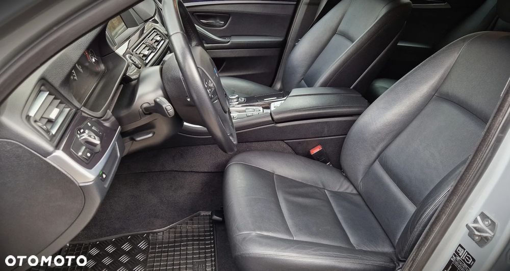 BMW Seria 5 525d - 12