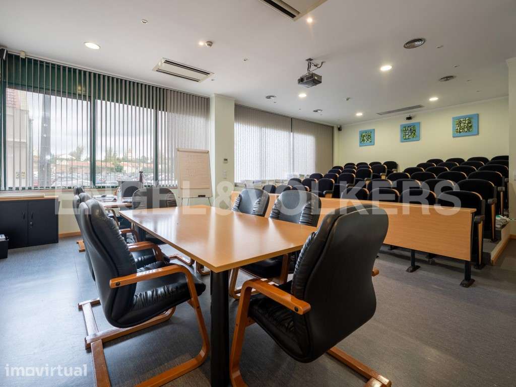 Amplo Espaço Comercial em Alvalade - Grande imagem: 2/43