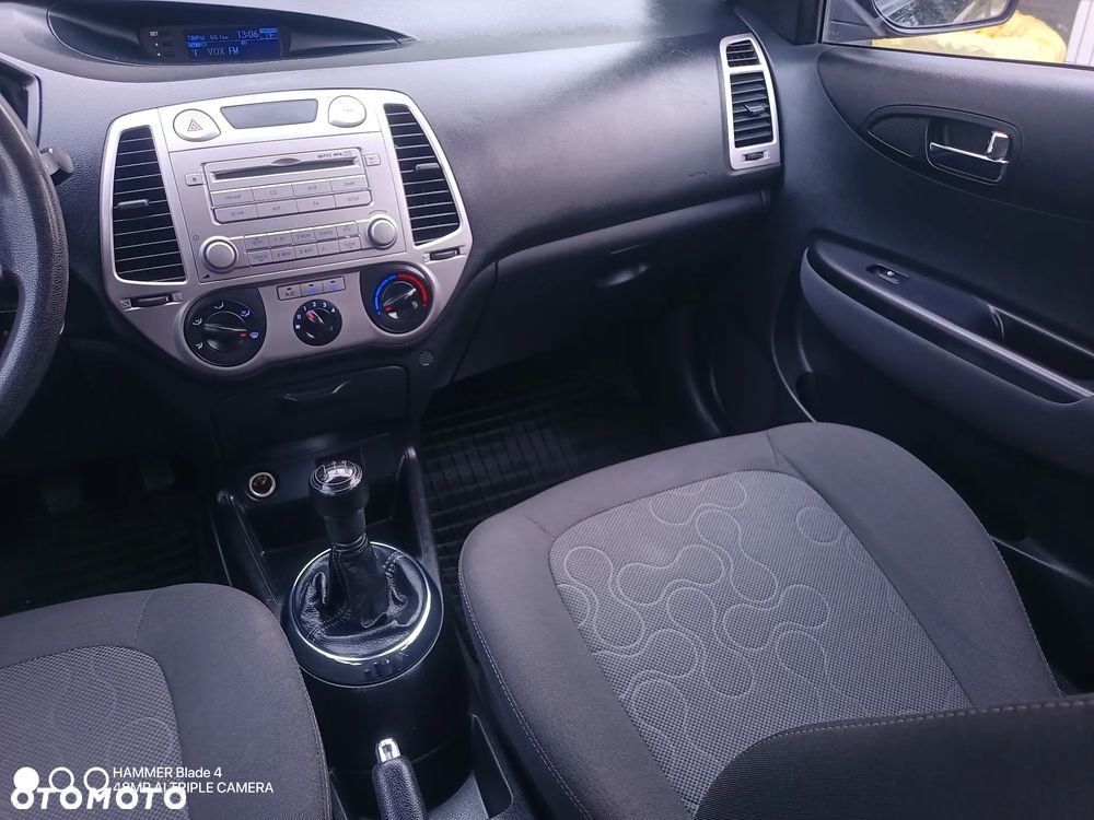 Hyundai i20 1.2 FIFA WM Edition - 12